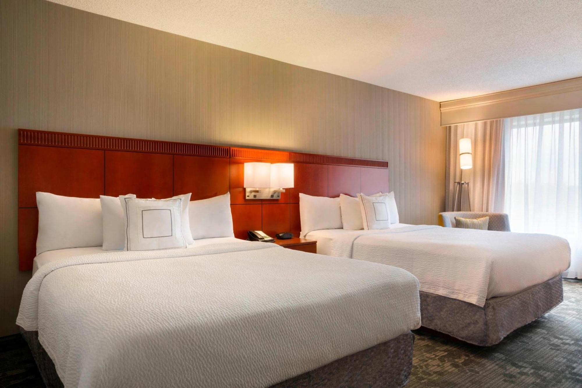 คอร์ตยาร์ด แชมเปญ Hotel ภายนอก รูปภาพ