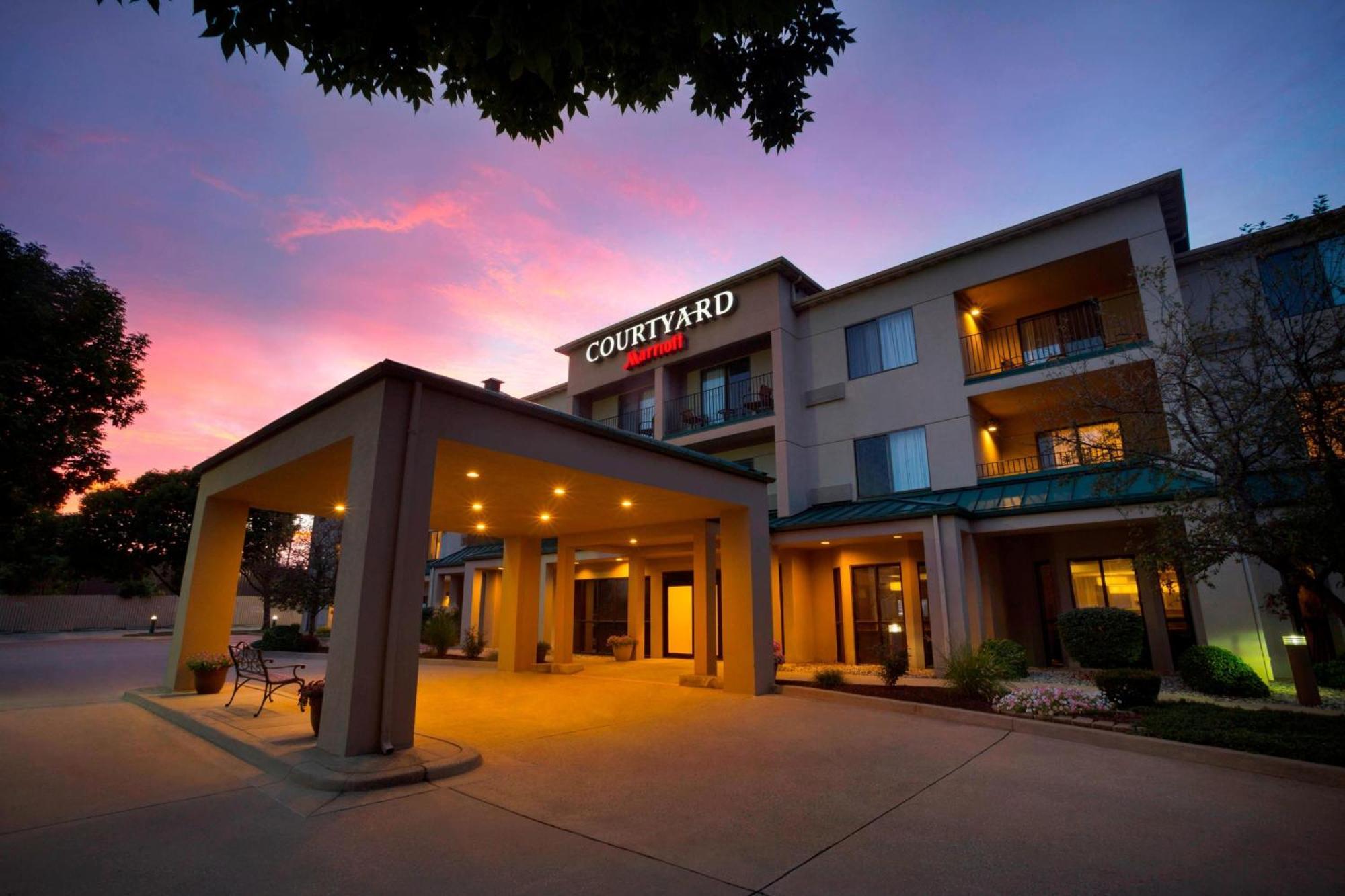 คอร์ตยาร์ด แชมเปญ Hotel ภายนอก รูปภาพ