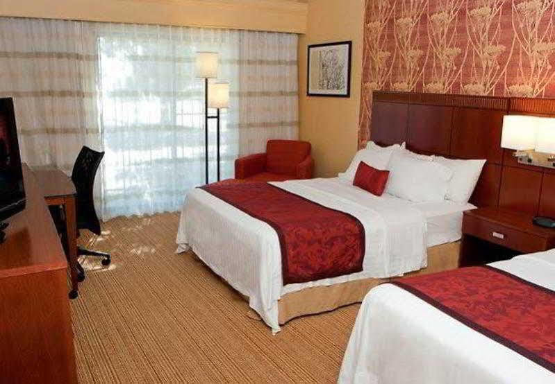 คอร์ตยาร์ด แชมเปญ Hotel ภายนอก รูปภาพ